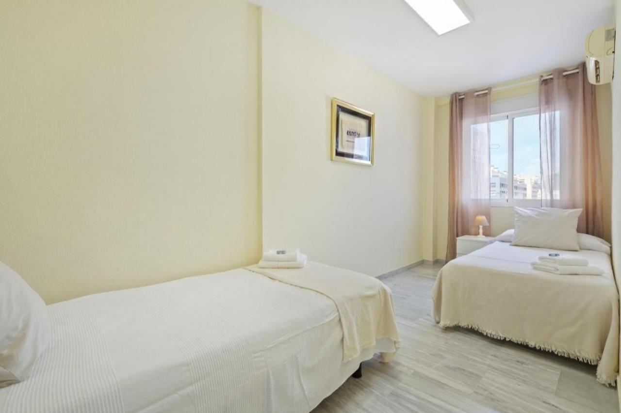 Apartamento En Calle Cuarteles De Dos Habitaciones Málaga Extérieur photo